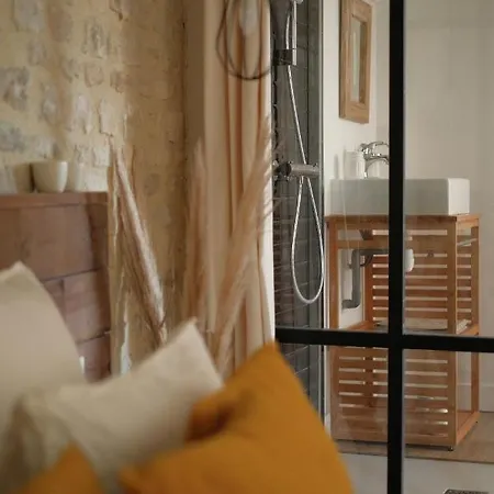 Le Domaine De L'hostellerie Bed & Breakfast Le Fresne-Camilly