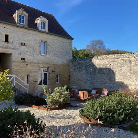 Le Domaine De L'hostellerie Bed & Breakfast Le Fresne-Camilly
